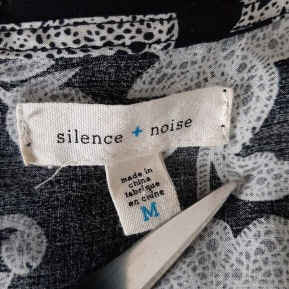 SILENCE + NOISE UO Floral Mini Dress Flowy Lightweight B&W Sz M - Picture 12 of 14